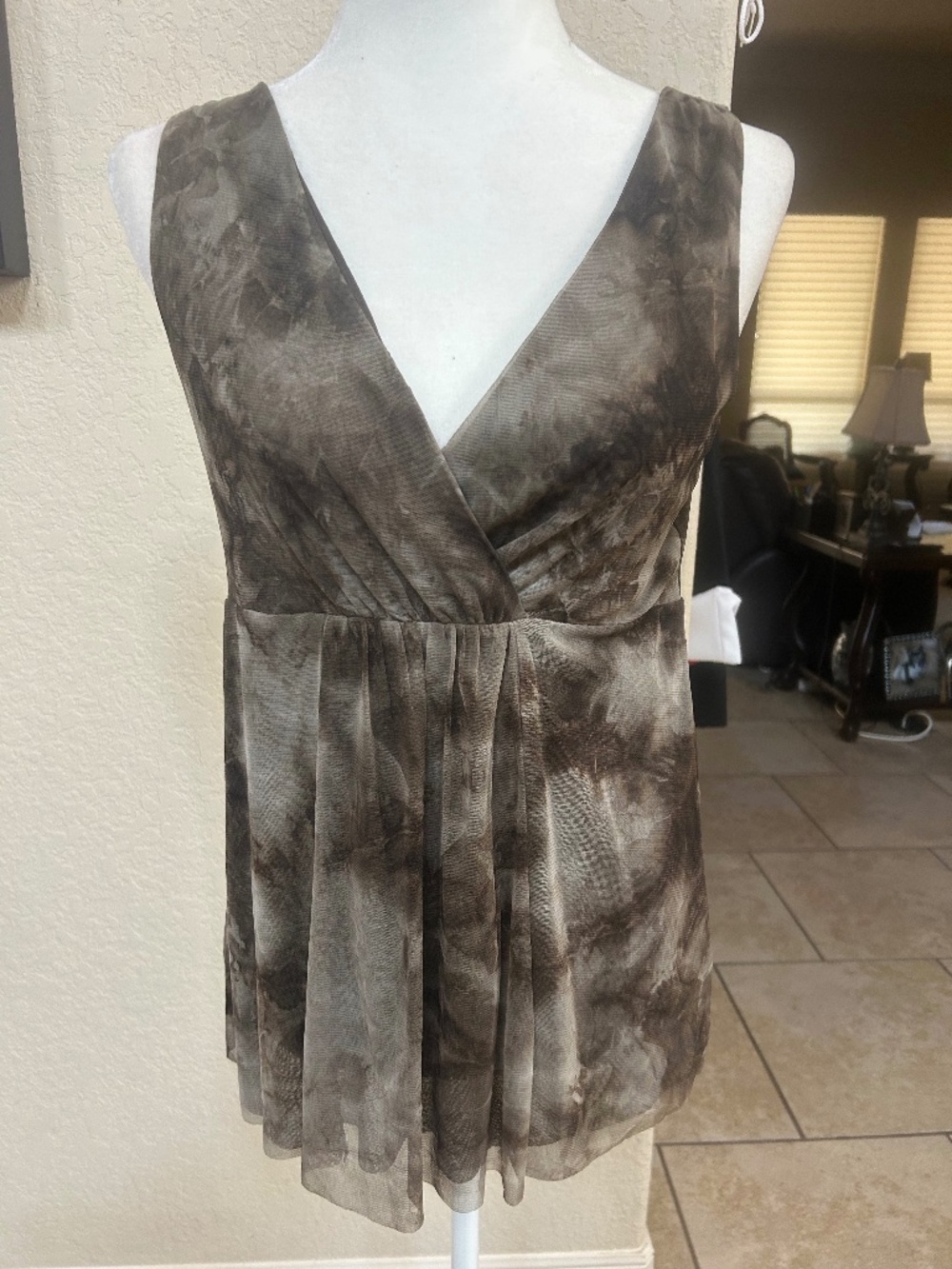 Michael Kors Tie-Die Mesh Babydoll V-Neck Sleeveless Top. Size M. NWT
